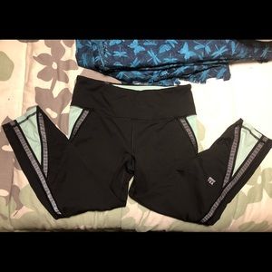 Victoria Secret Knock Out Capri Leggings